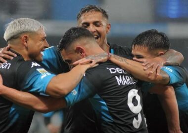 Racing se floreó y goleó