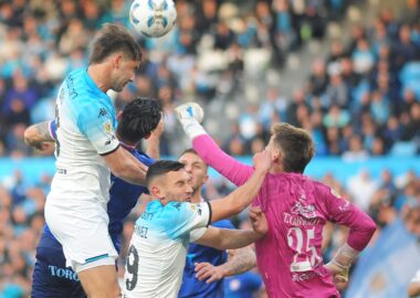 Racing ganó pero sufrió