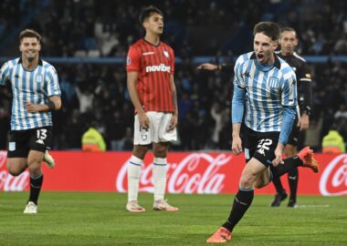 Racing se floreó y goleó