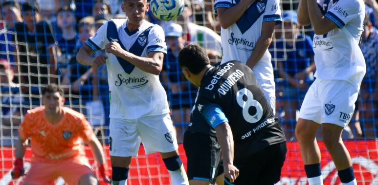 Racing no pudo ante el líder y se despidió del torneo