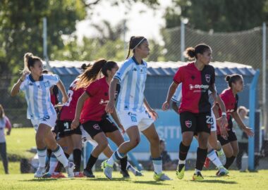 Racing perdió con el puntero del torneo